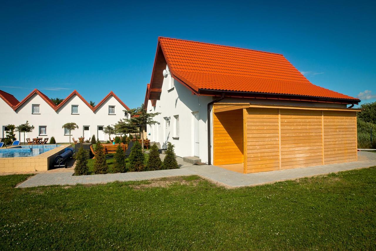Aqua Fun Domki Z Basenem Darlowo Exterior foto