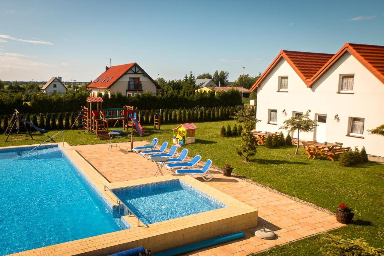 Aqua Fun Domki Z Basenem Darlowo Exterior foto
