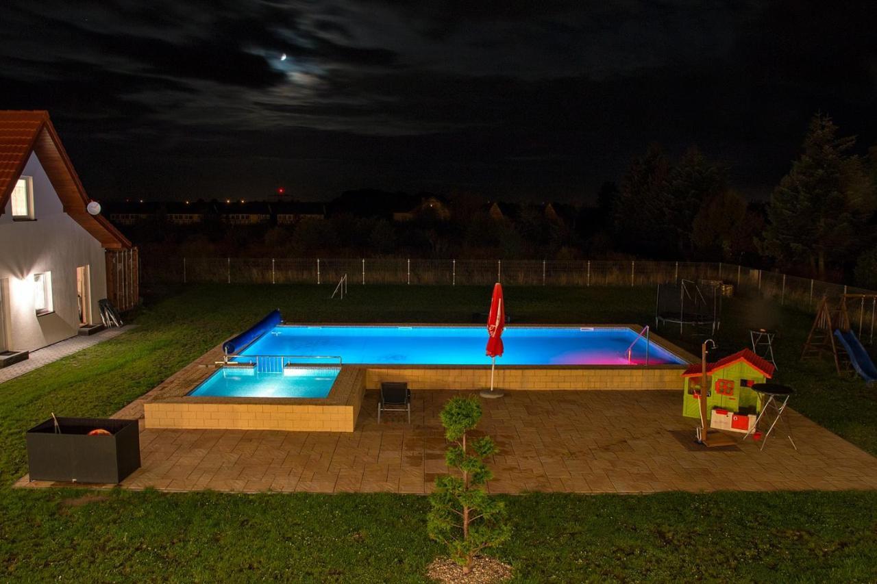 Aqua Fun Domki Z Basenem Darlowo Exterior foto