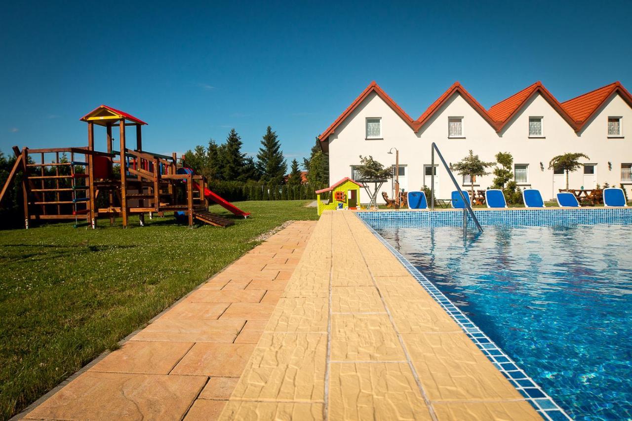 Aqua Fun Domki Z Basenem Darlowo Exterior foto