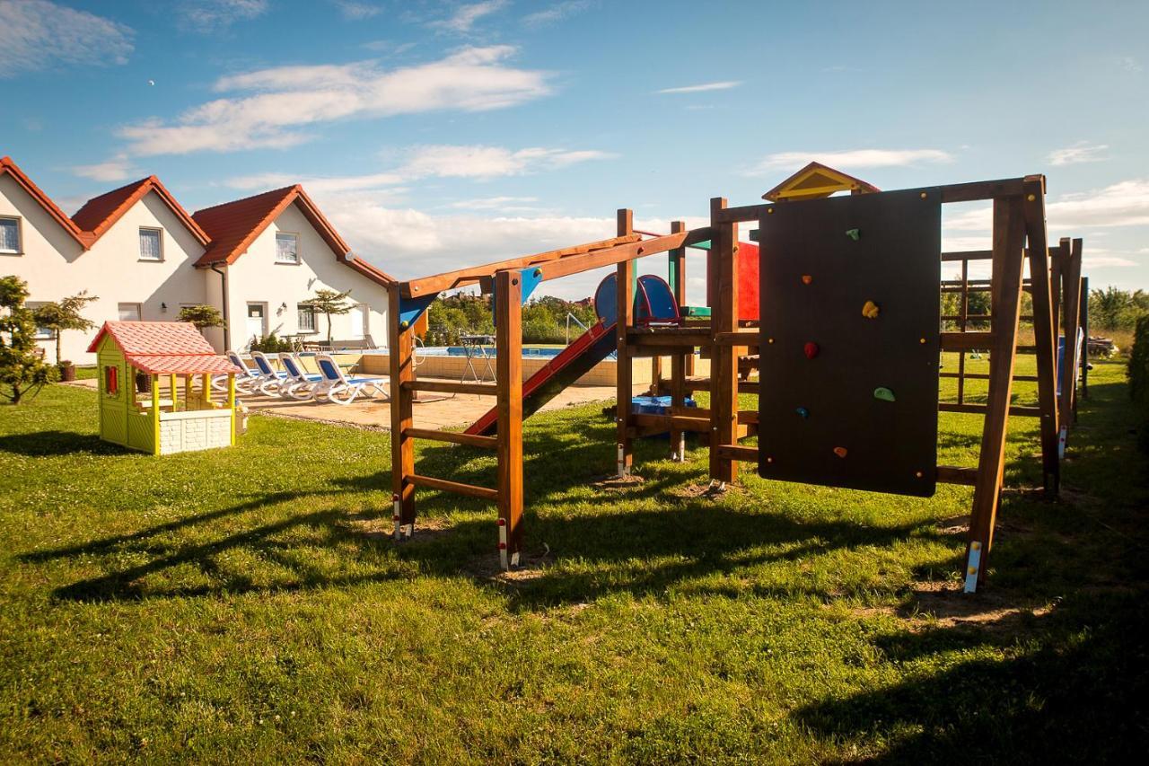 Aqua Fun Domki Z Basenem Darlowo Exterior foto