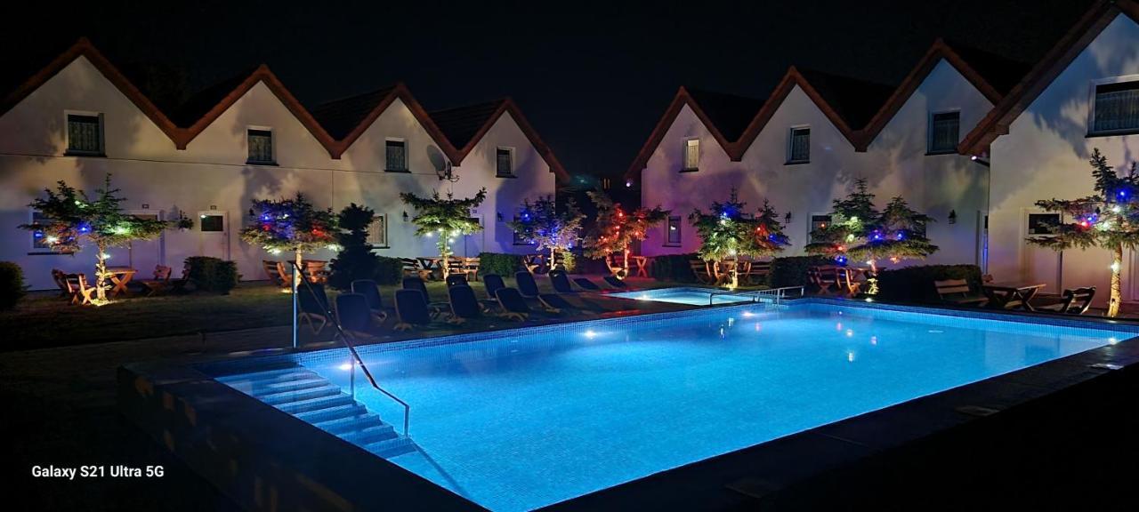 Aqua Fun Domki Z Basenem Darlowo Exterior foto