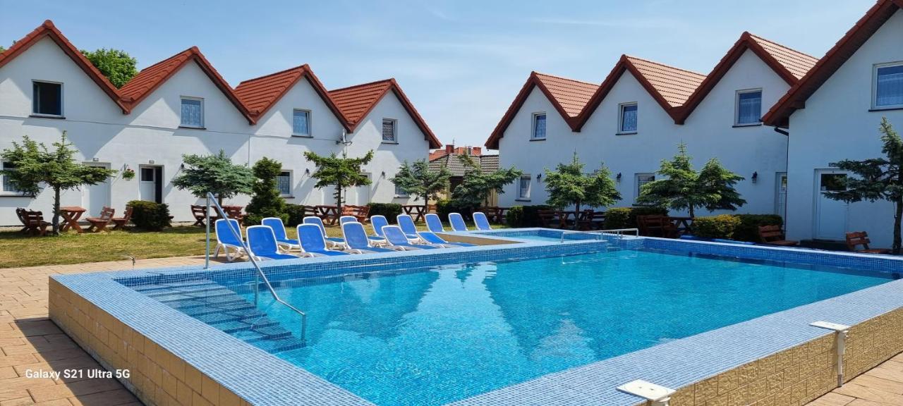 Aqua Fun Domki Z Basenem Darlowo Exterior foto