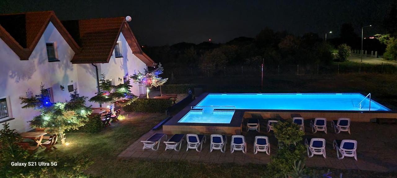 Aqua Fun Domki Z Basenem Darlowo Exterior foto