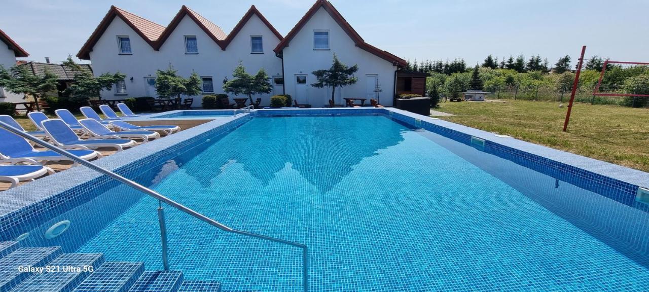 Aqua Fun Domki Z Basenem Darlowo Exterior foto
