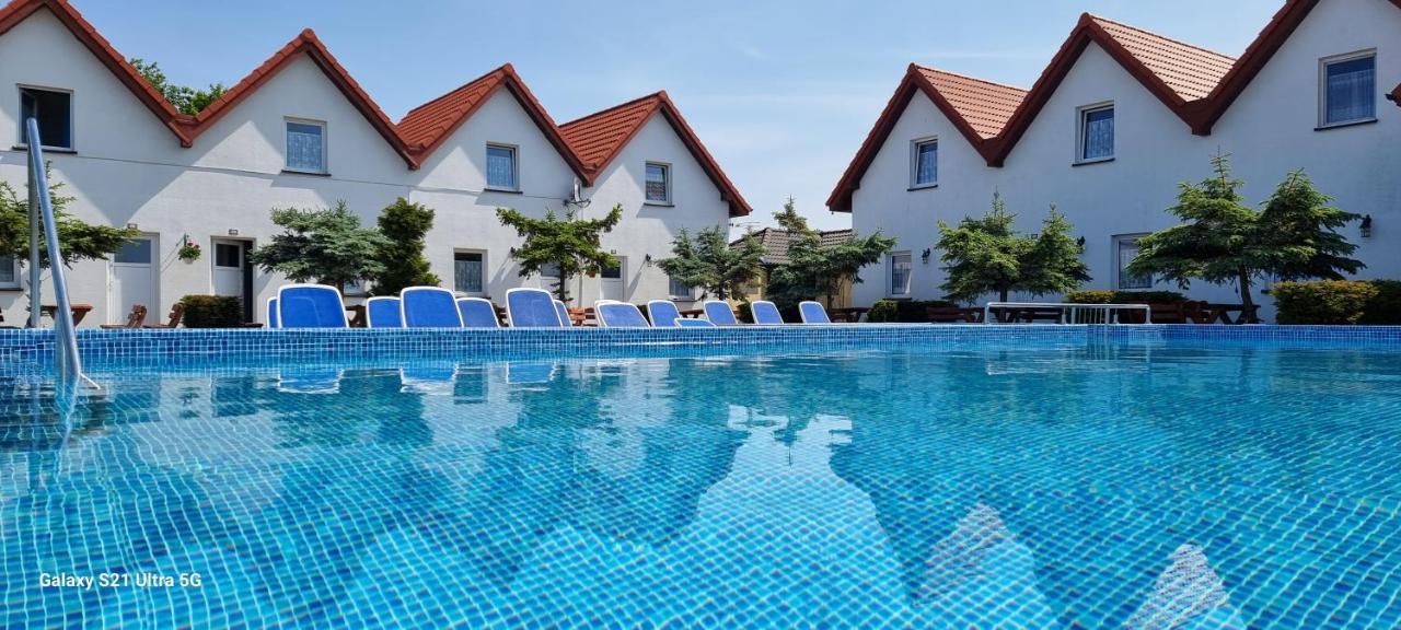 Aqua Fun Domki Z Basenem Darlowo Exterior foto